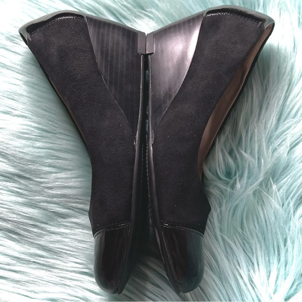 Clarks Black SUEDE & PATENT LEATHER Cap Toe Soft Cushion Low Wedges Women's 6